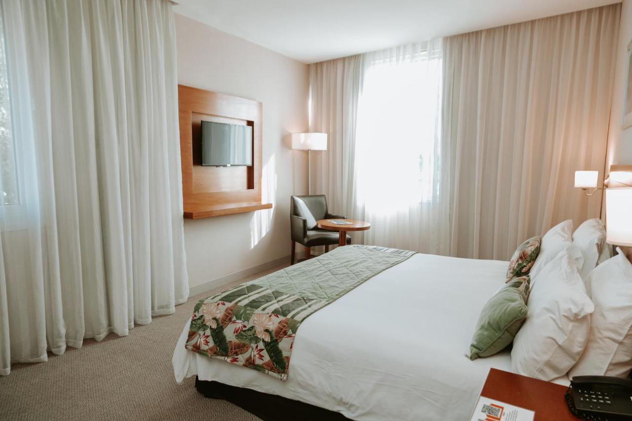 Howard Johnson Hotel Йерба Буена Екстериор снимка