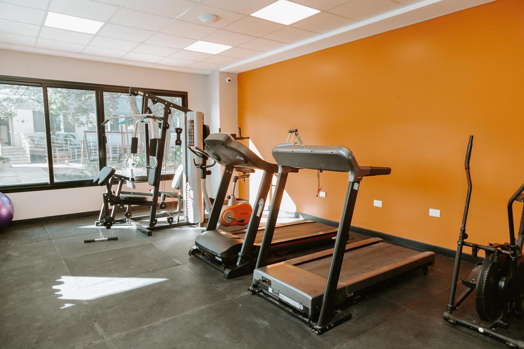 Howard Johnson Hotel Йерба Буена Екстериор снимка