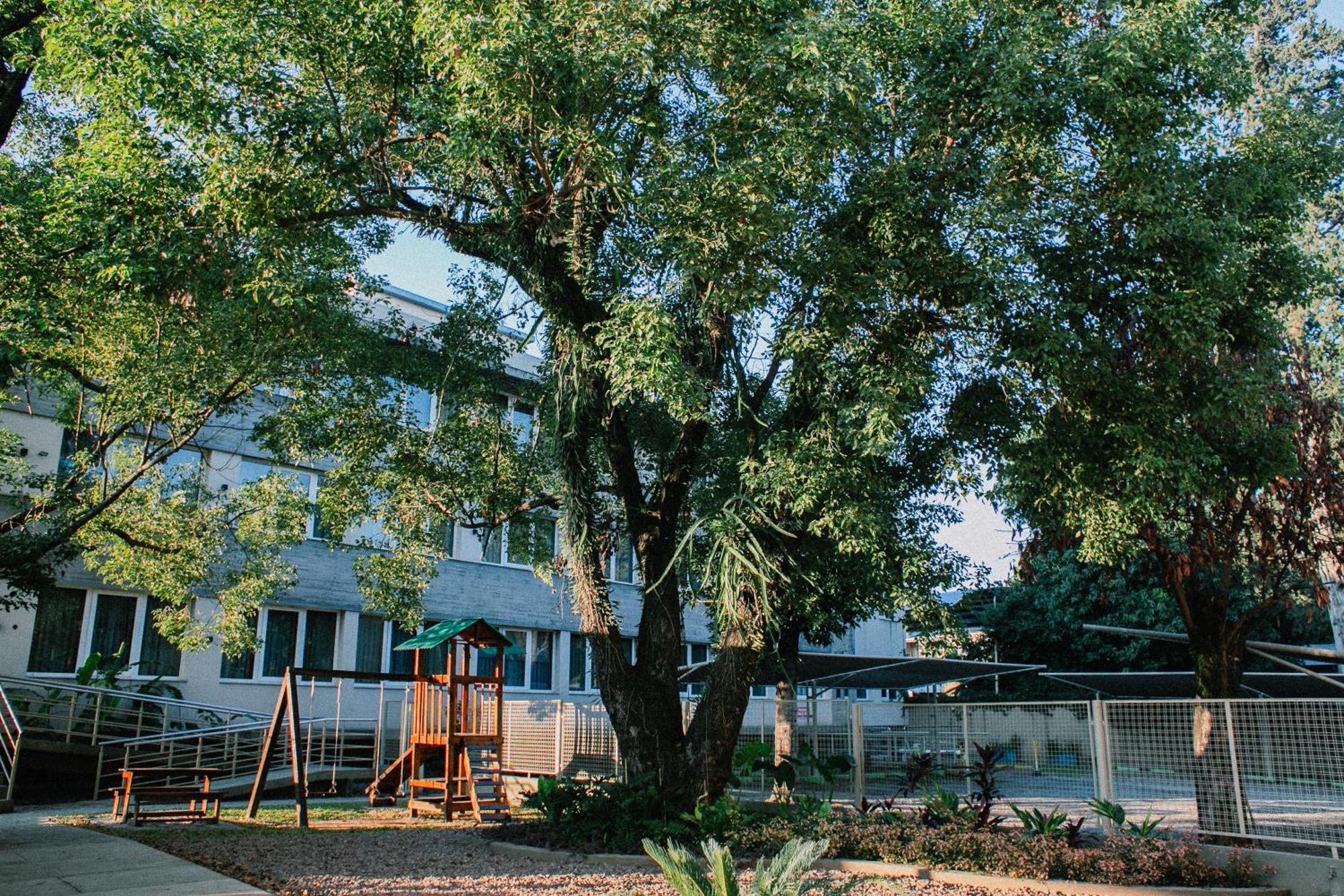 Howard Johnson Hotel Йерба Буена Екстериор снимка