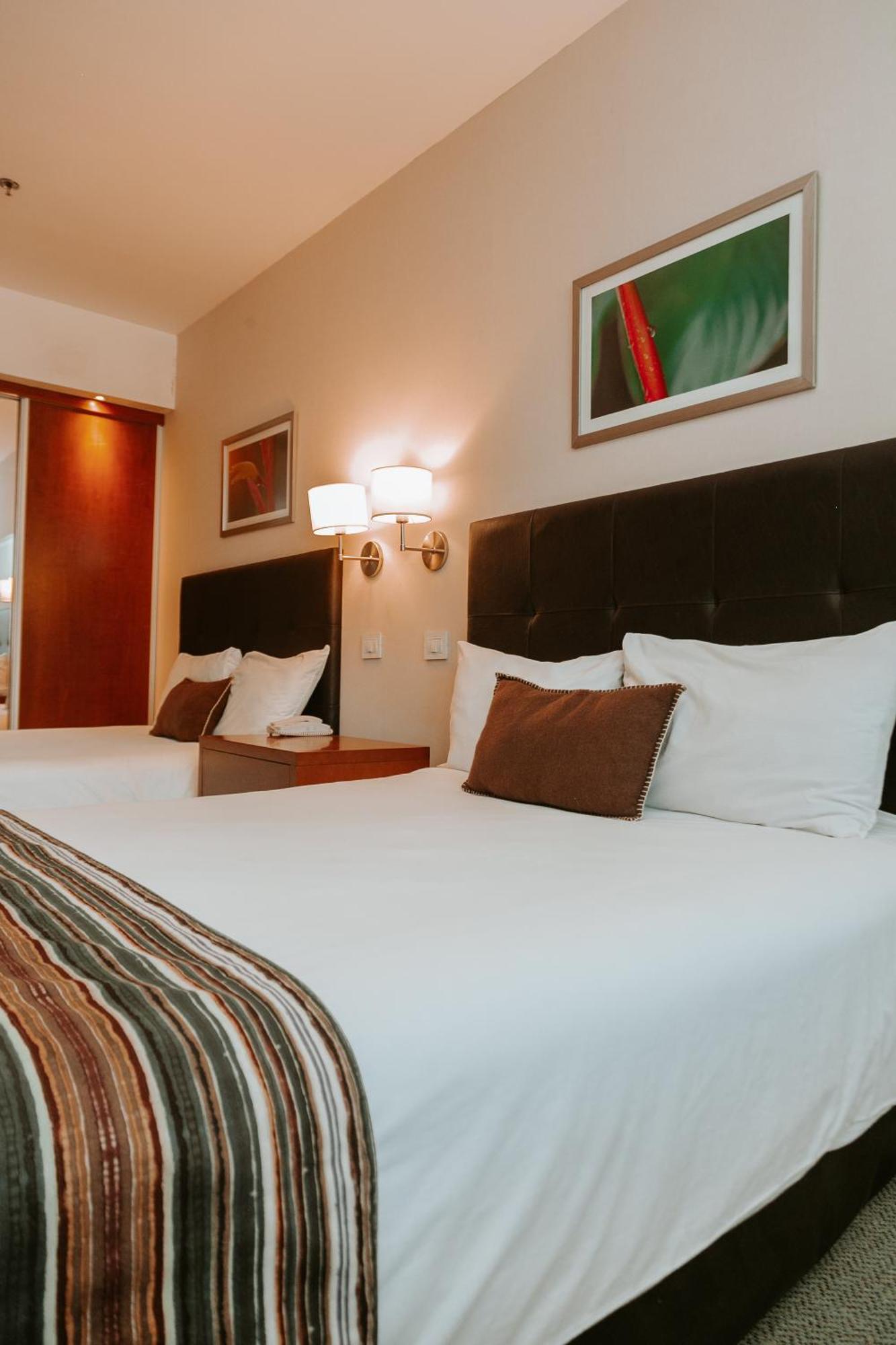 Howard Johnson Hotel Йерба Буена Екстериор снимка