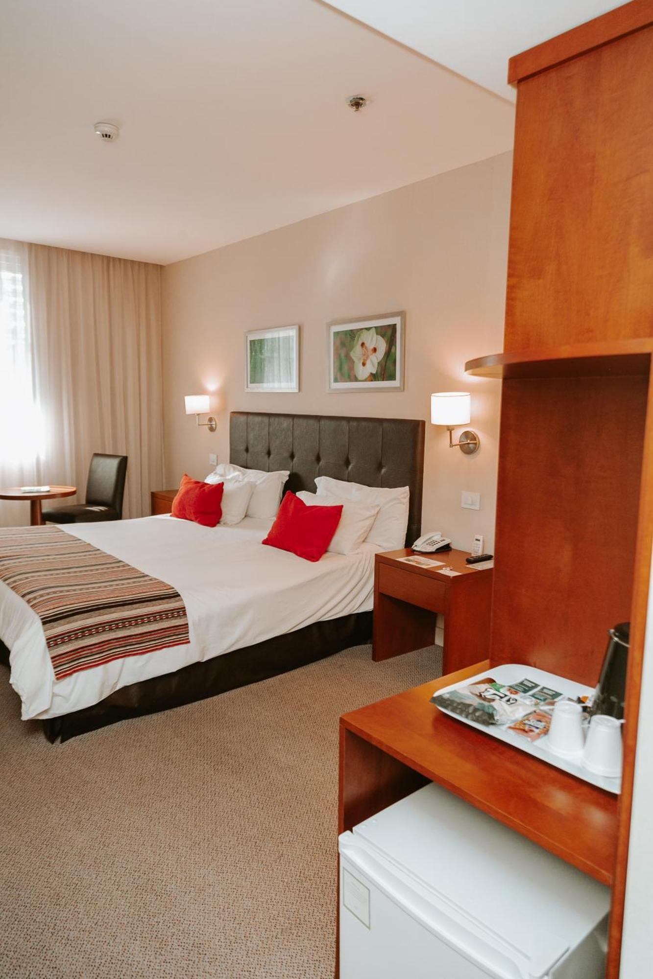 Howard Johnson Hotel Йерба Буена Екстериор снимка