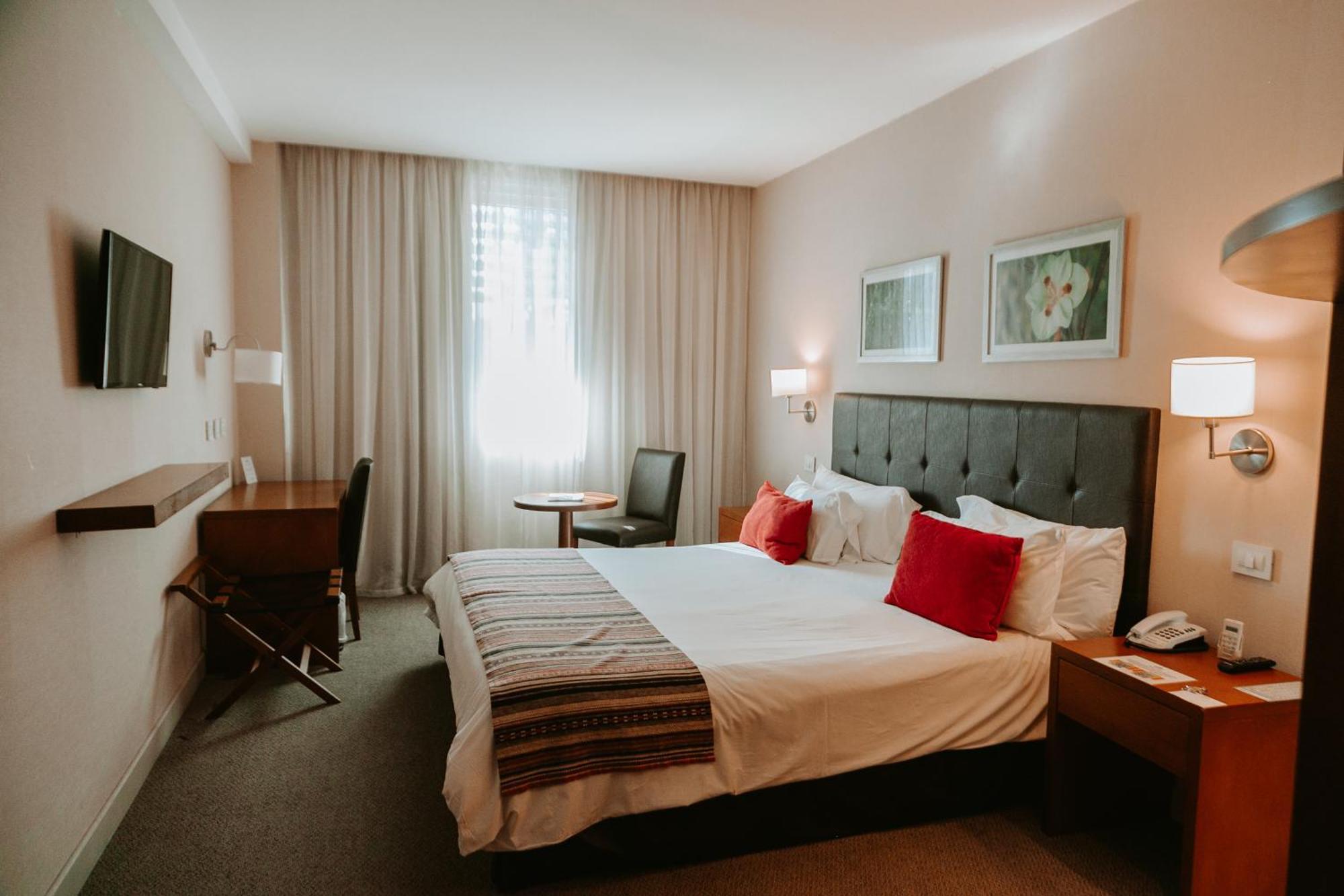 Howard Johnson Hotel Йерба Буена Екстериор снимка